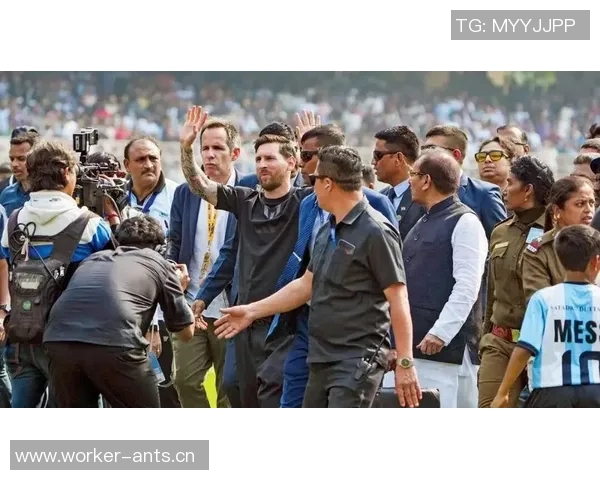 梅西孟买活动获赠印度风格画像与安东内拉共庆浪漫时刻